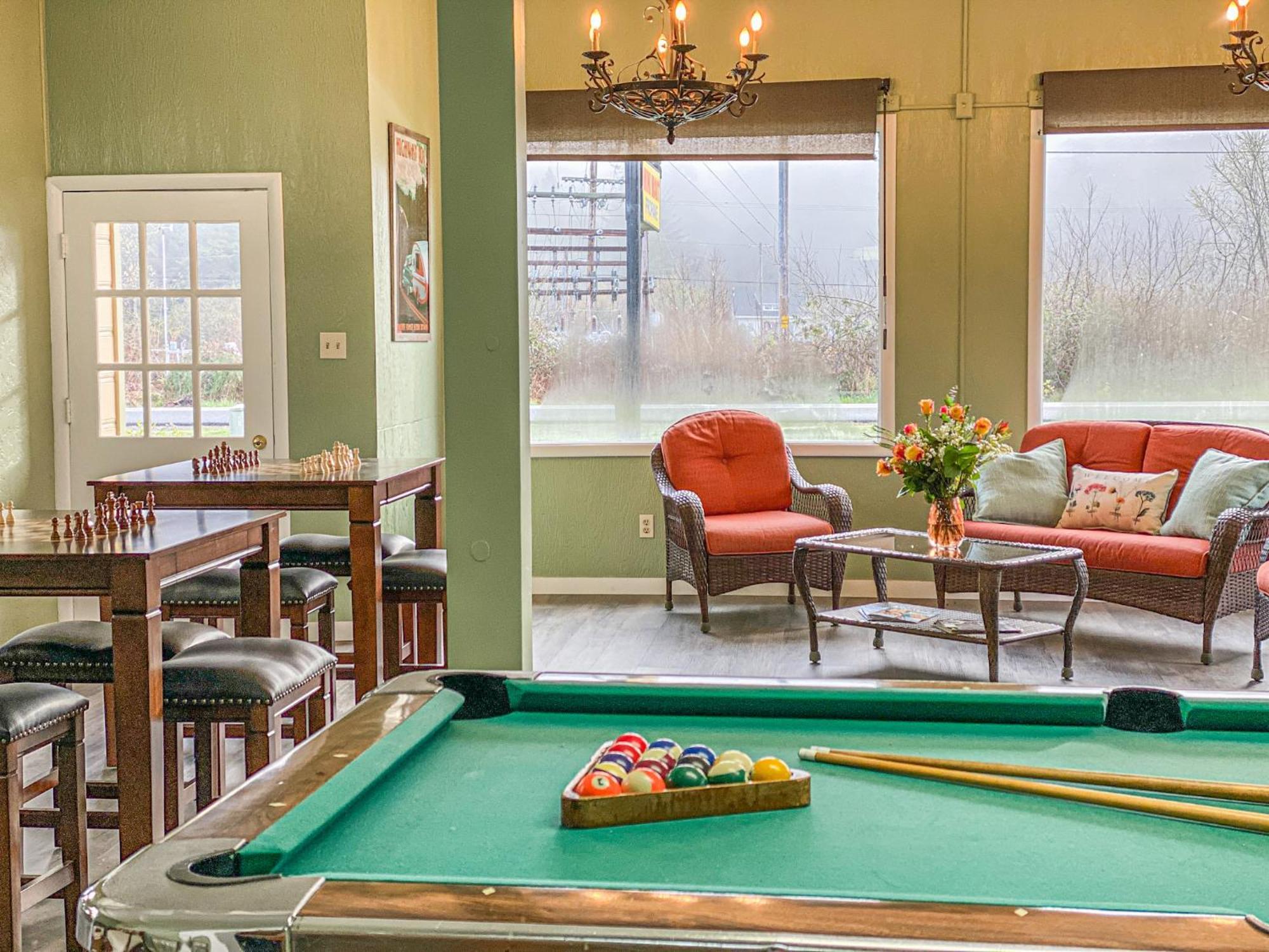 Riverview Cozy Home By The River Klamath Bagian luar foto